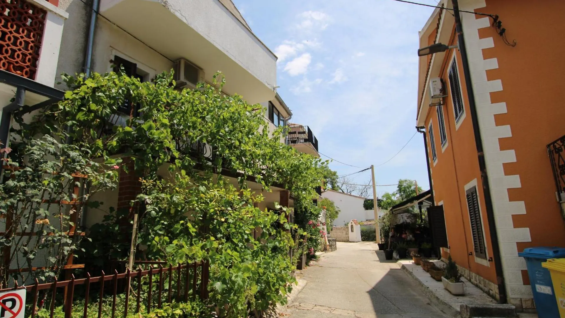 Apartments Sunny Flower