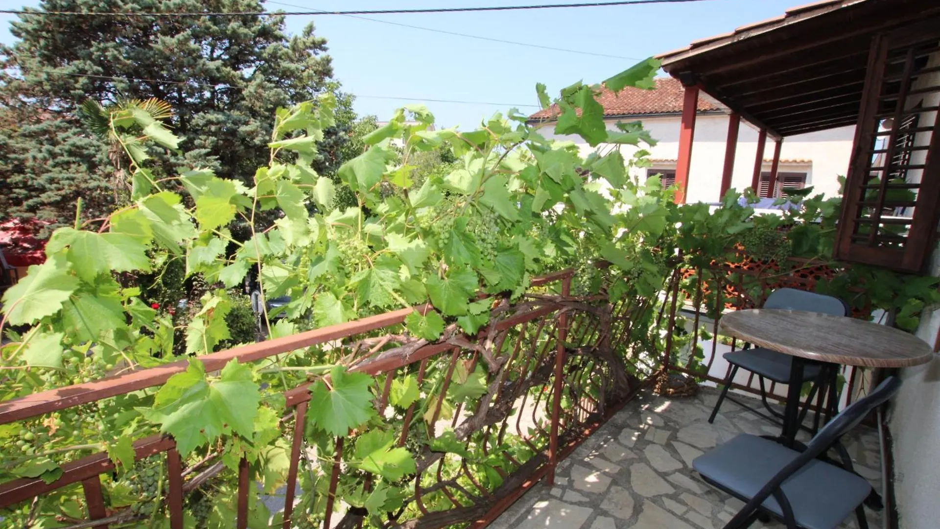 Apartments Sunny Flower  Funtana